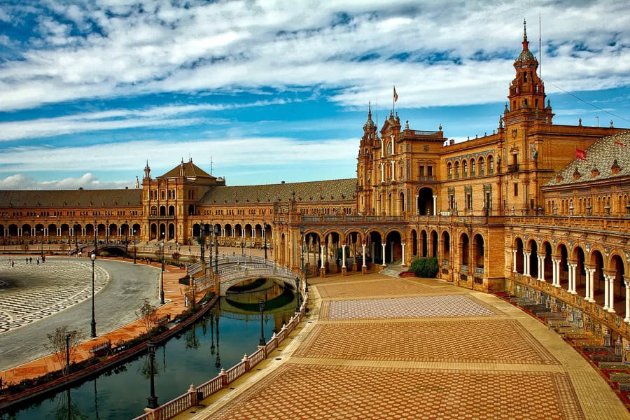 Colonnaded Plaza de España in Seville must certainly be one of the most beautiful plazas in southern Spain.